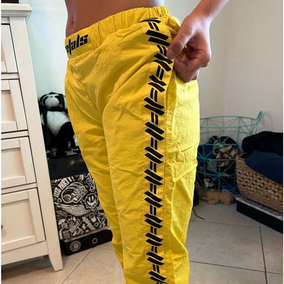 Yellow windbreaker style sweatpants - Picture 3 of 7